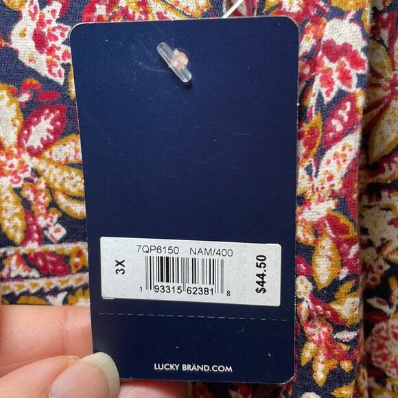 Lucky Brand Navy with pink and beige floral print Top sz 3X - Picture 3 of 5